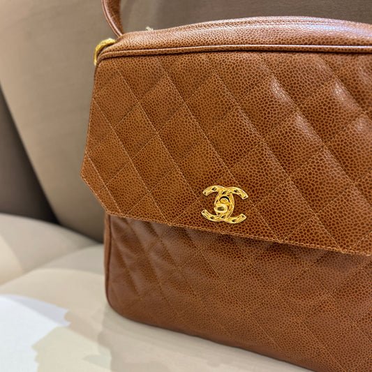 Chanel Vintage Golden CC Turn Lock with Brown Leather Shoulder Bag - Image 2