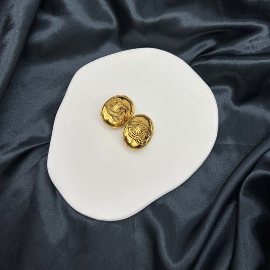 Chanel CC Logo Oval Golden Clip-On Earrings - Image 2